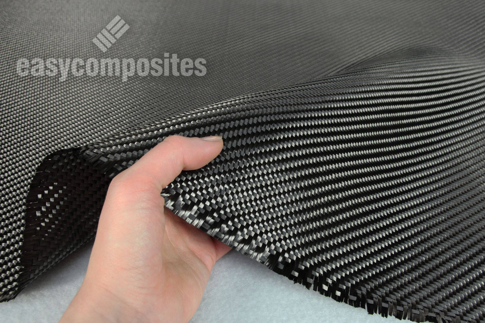 215 g/m2 Kevlar/Carbon fibre Twill 2x2